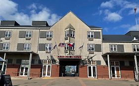 Harbor House Hotel And Marina At Pier 21